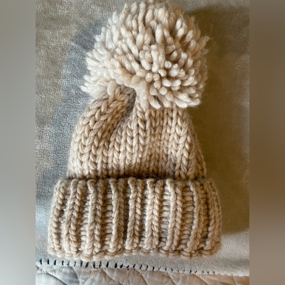 Elegant Cream Knit Pom-Pom Beanie